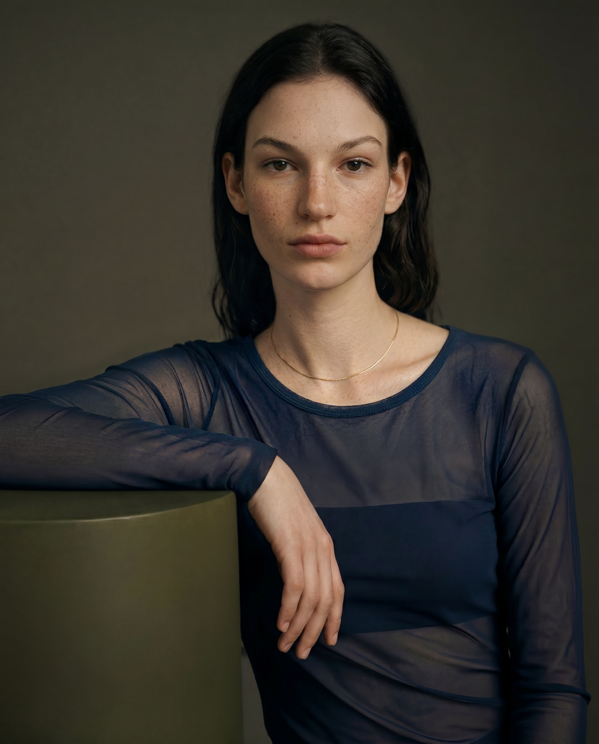 model_shot-front_full